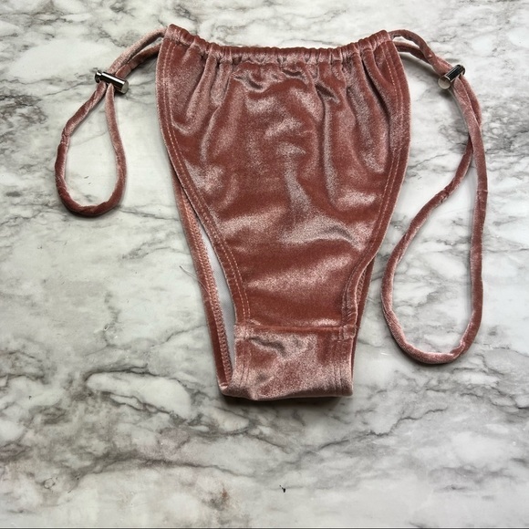 Pretty Little Thing Rose Tan Mini Velvet Toggle Bikini Bottom - Picture 1 of 10